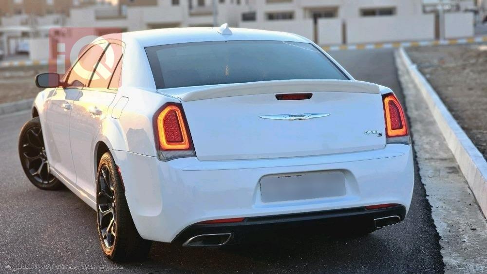 کرایسلەر 300